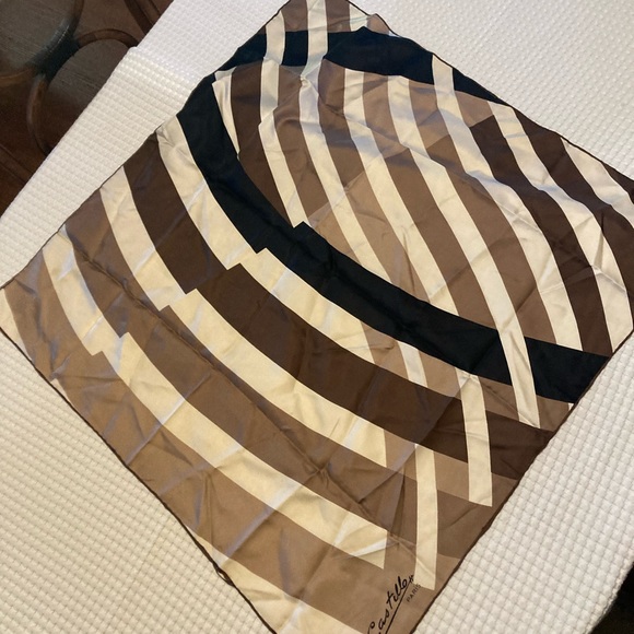 Castillo Paris Vintage Scarf - Picture 2 of 4